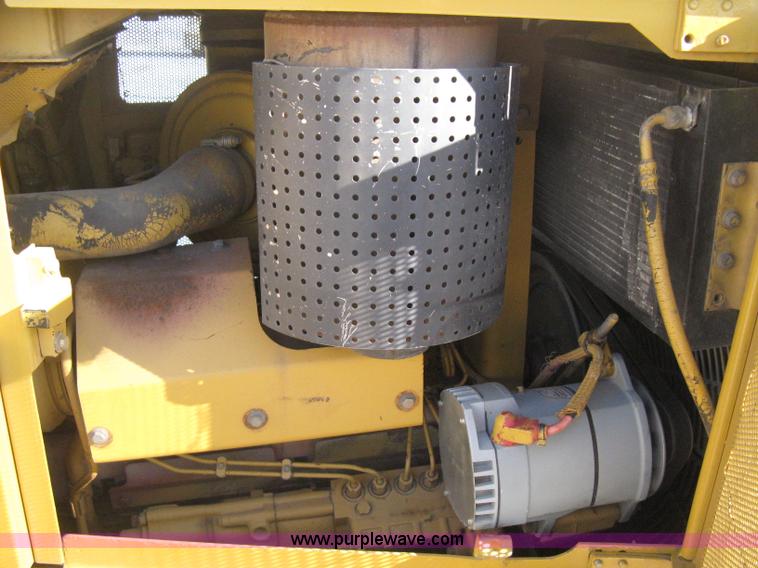 image for item B8200 1997 Caterpillar D6R XL dozer