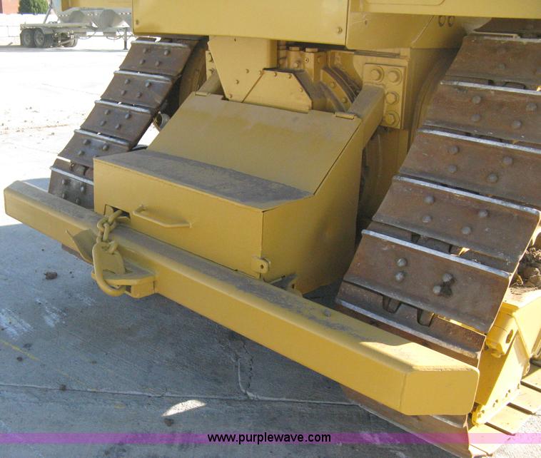 image for item B8200 1997 Caterpillar D6R XL dozer