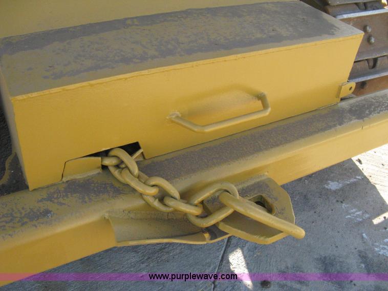 image for item B8200 1997 Caterpillar D6R XL dozer