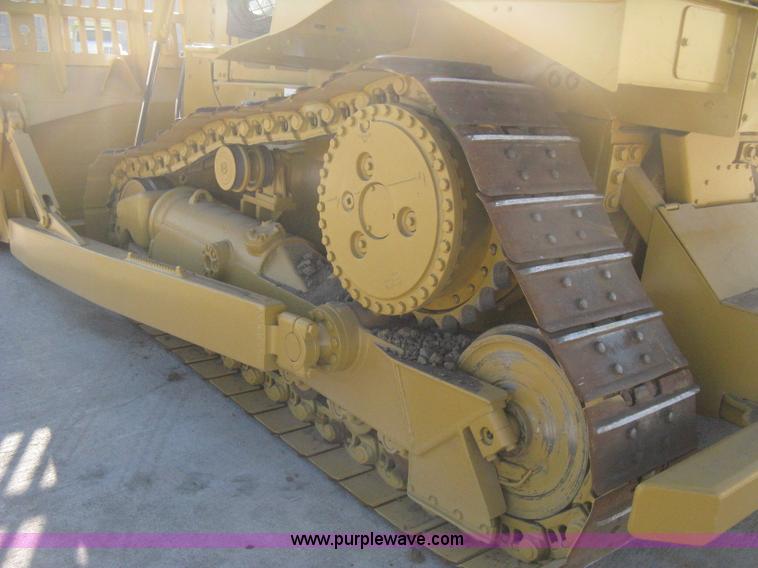 image for item B8200 1997 Caterpillar D6R XL dozer