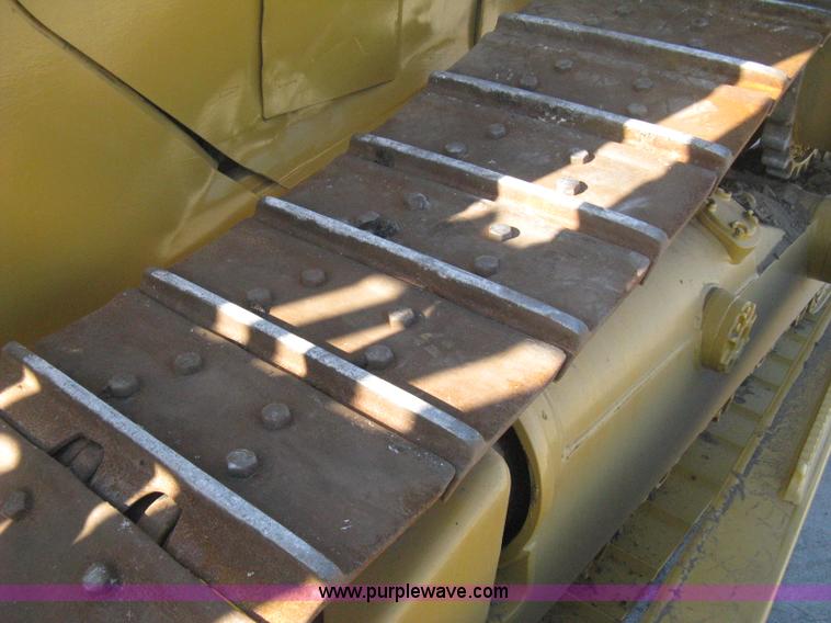 image for item B8200 1997 Caterpillar D6R XL dozer