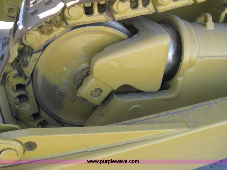 image for item B8200 1997 Caterpillar D6R XL dozer