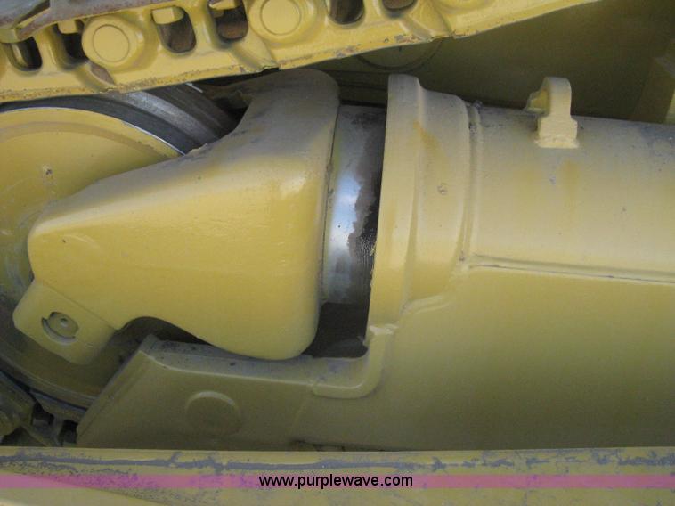 image for item B8200 1997 Caterpillar D6R XL dozer