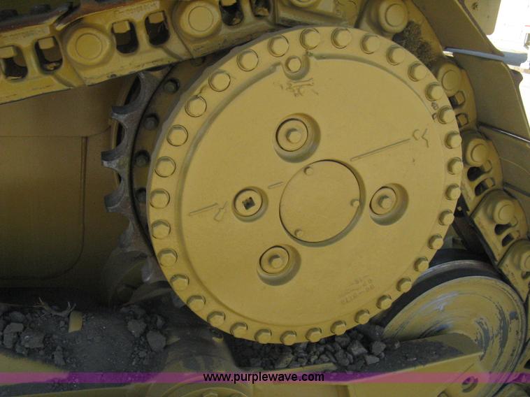 image for item B8200 1997 Caterpillar D6R XL dozer
