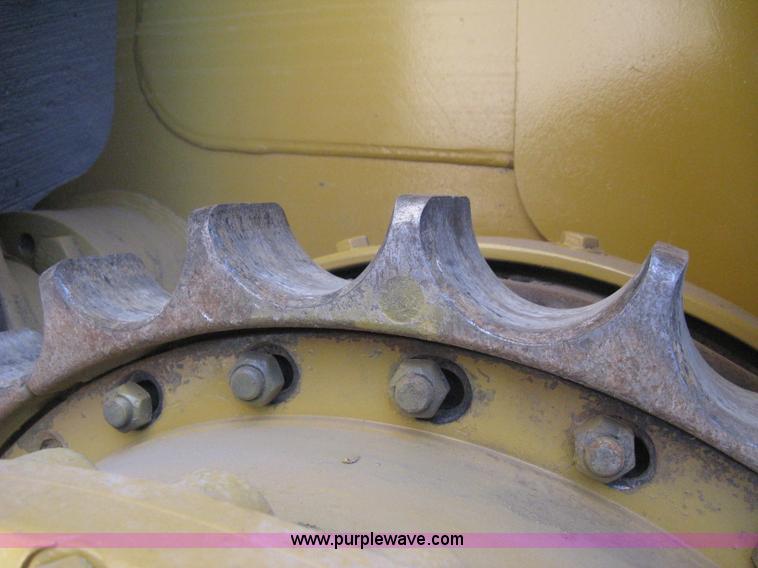 image for item B8200 1997 Caterpillar D6R XL dozer