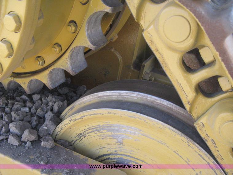 image for item B8200 1997 Caterpillar D6R XL dozer