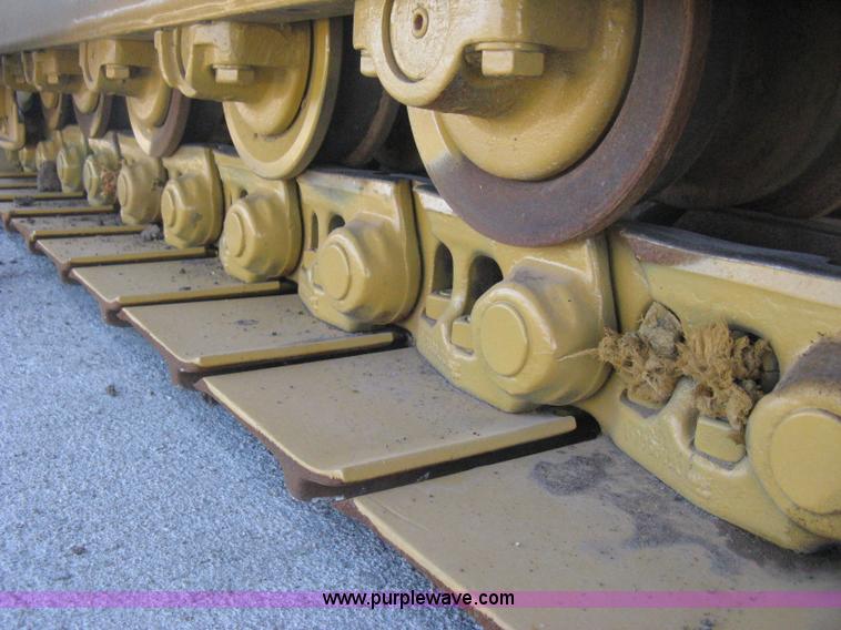 image for item B8200 1997 Caterpillar D6R XL dozer