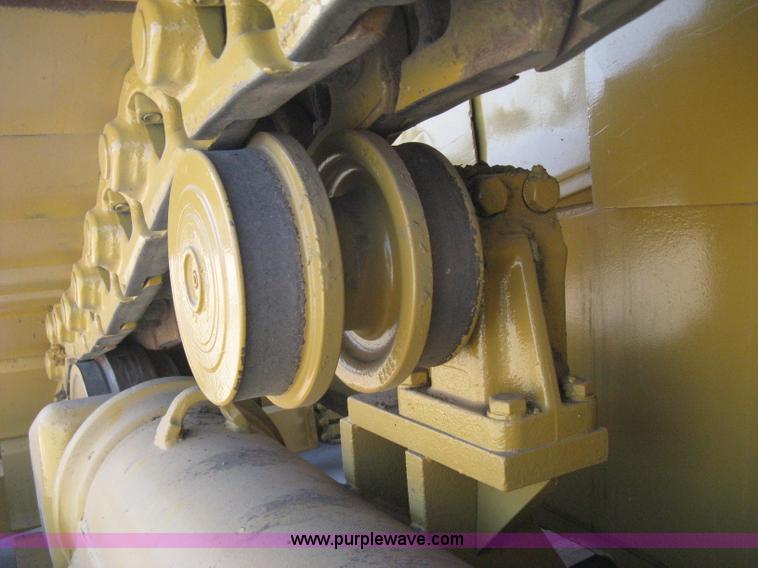 image for item B8200 1997 Caterpillar D6R XL dozer