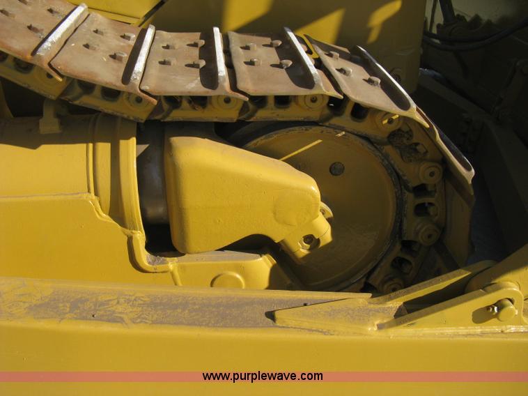 image for item B8200 1997 Caterpillar D6R XL dozer