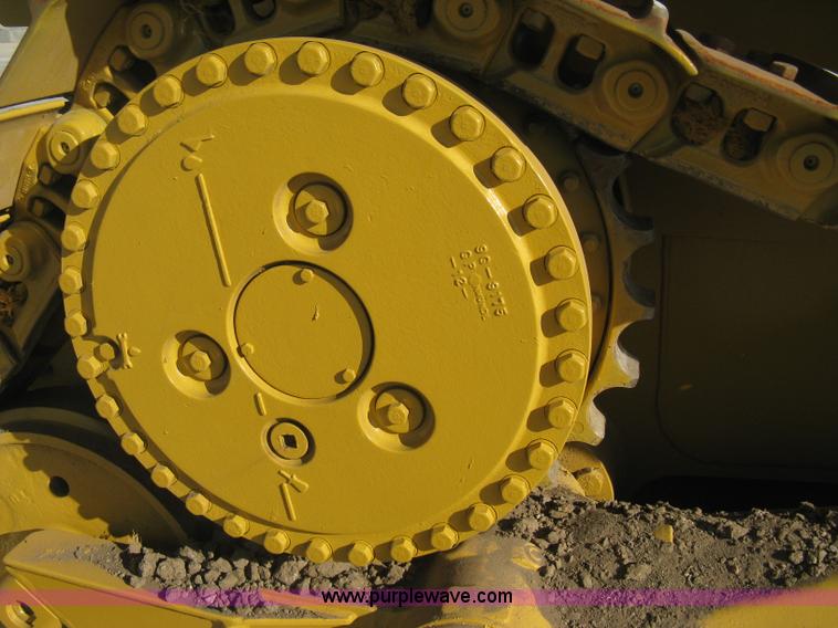 image for item B8200 1997 Caterpillar D6R XL dozer