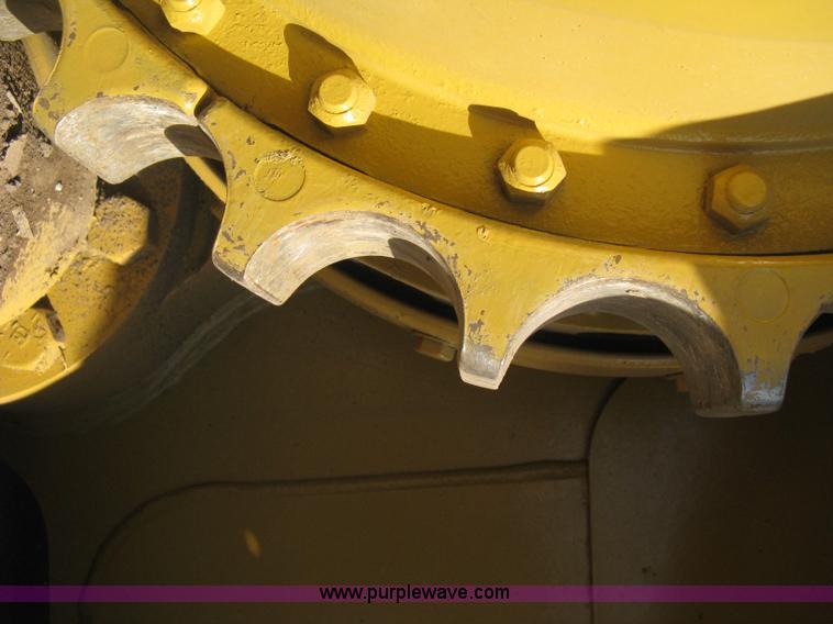 image for item B8200 1997 Caterpillar D6R XL dozer