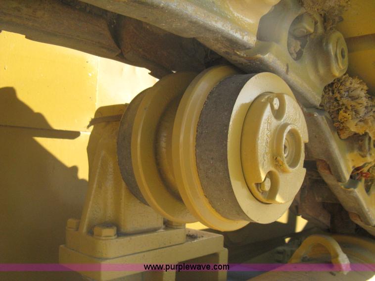 image for item B8200 1997 Caterpillar D6R XL dozer