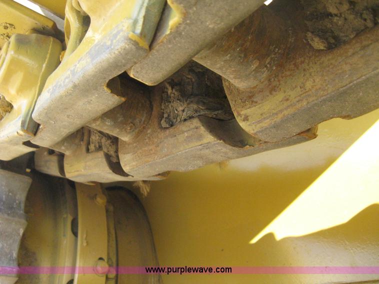 image for item B8200 1997 Caterpillar D6R XL dozer