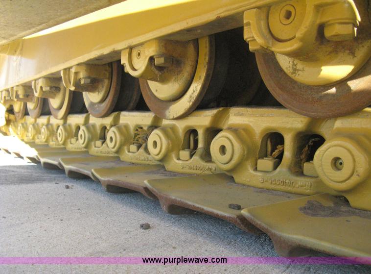 image for item B8200 1997 Caterpillar D6R XL dozer