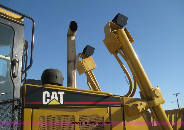 image for item B8200 1997 Caterpillar D6R XL dozer