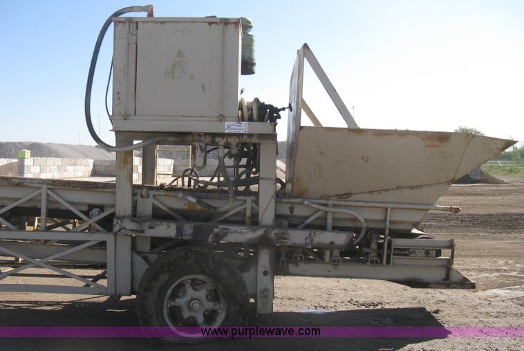 image for item B8201 Diesel powered aggregate conveyor