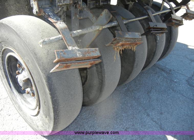 image for item D4941 Bomag BW12R pneumatic roller