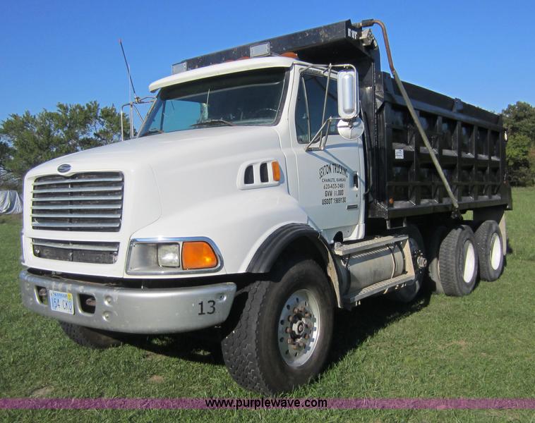 image for item D5675 1999 Ford Sterling LT9513 dump truck