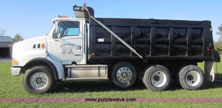 image for item D5675 1999 Ford Sterling LT9513 dump truck