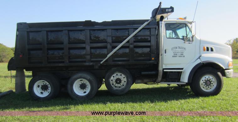 image for item D5675 1999 Ford Sterling LT9513 dump truck
