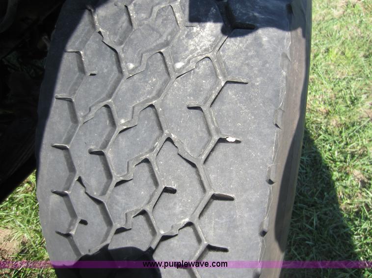 image for item D5675 1999 Ford Sterling LT9513 dump truck