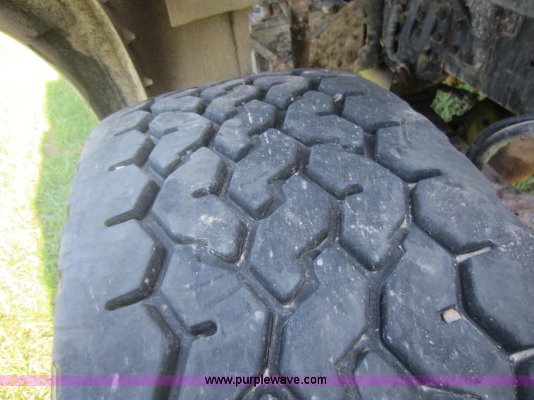 image for item D5675 1999 Ford Sterling LT9513 dump truck