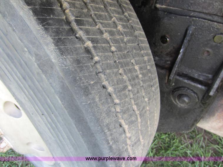 image for item D5675 1999 Ford Sterling LT9513 dump truck