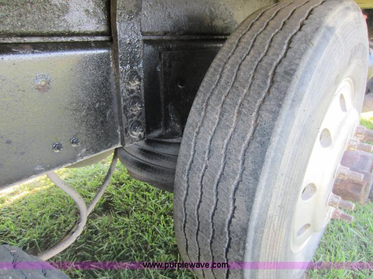 image for item D5675 1999 Ford Sterling LT9513 dump truck