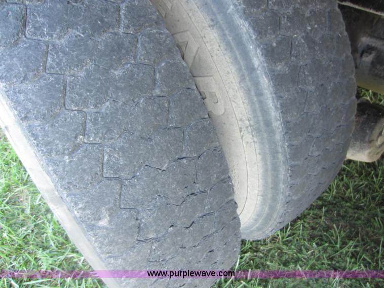 image for item D5675 1999 Ford Sterling LT9513 dump truck