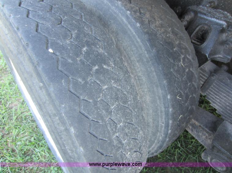 image for item D5675 1999 Ford Sterling LT9513 dump truck