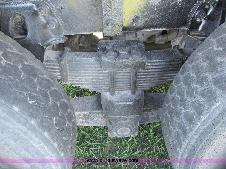 image for item D5675 1999 Ford Sterling LT9513 dump truck