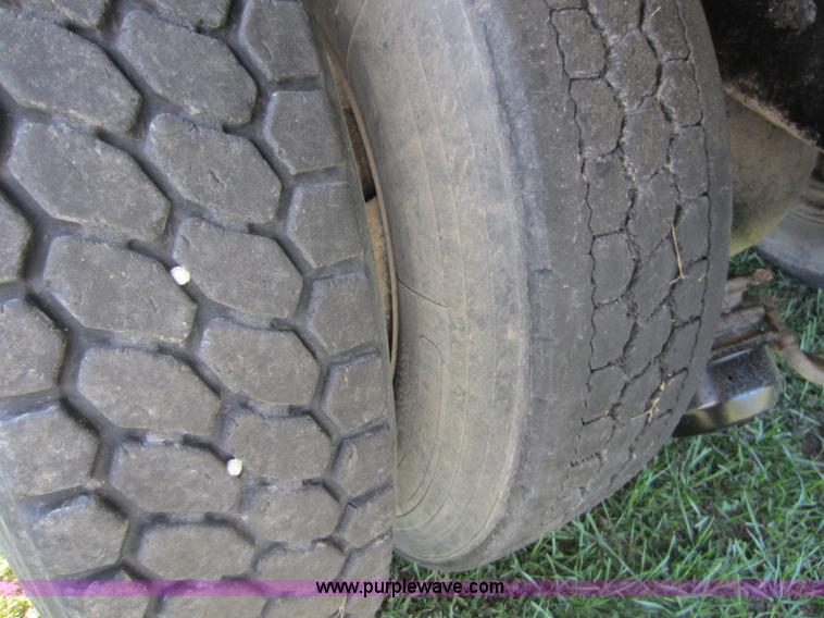 image for item D5675 1999 Ford Sterling LT9513 dump truck