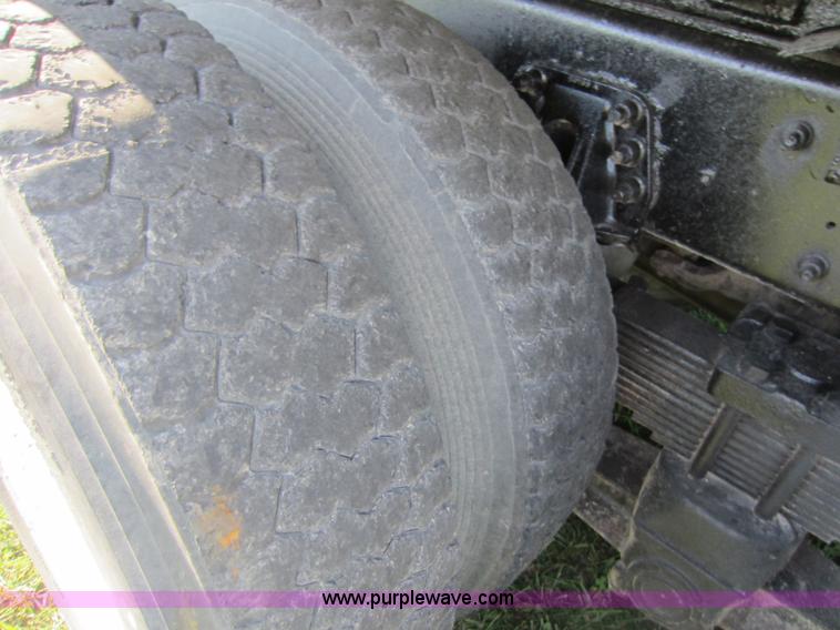 image for item D5675 1999 Ford Sterling LT9513 dump truck