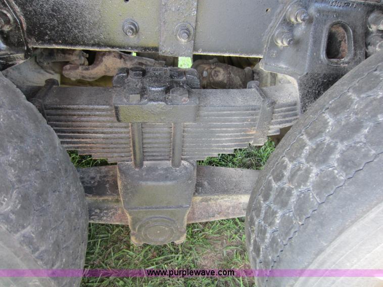 image for item D5675 1999 Ford Sterling LT9513 dump truck