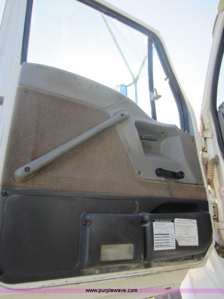 image for item D5675 1999 Ford Sterling LT9513 dump truck