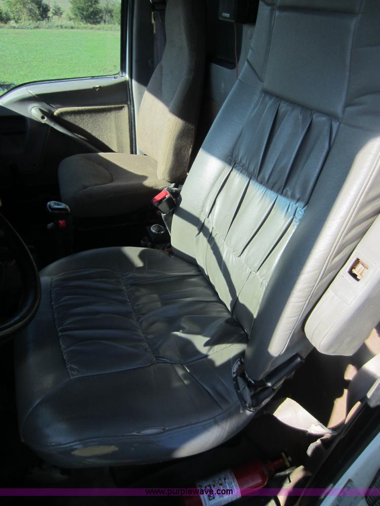 image for item D5675 1999 Ford Sterling LT9513 dump truck