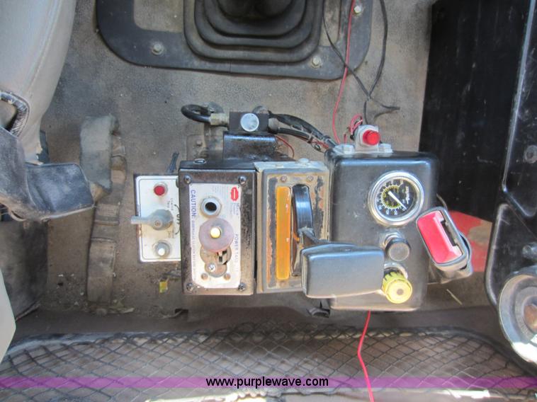 image for item D5675 1999 Ford Sterling LT9513 dump truck