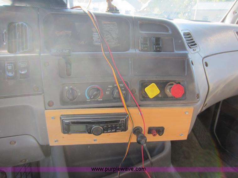 image for item D5675 1999 Ford Sterling LT9513 dump truck