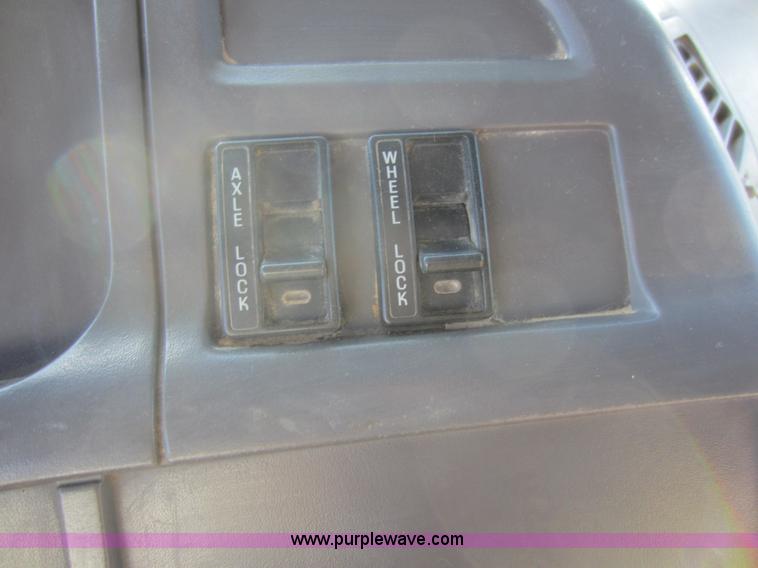 image for item D5675 1999 Ford Sterling LT9513 dump truck