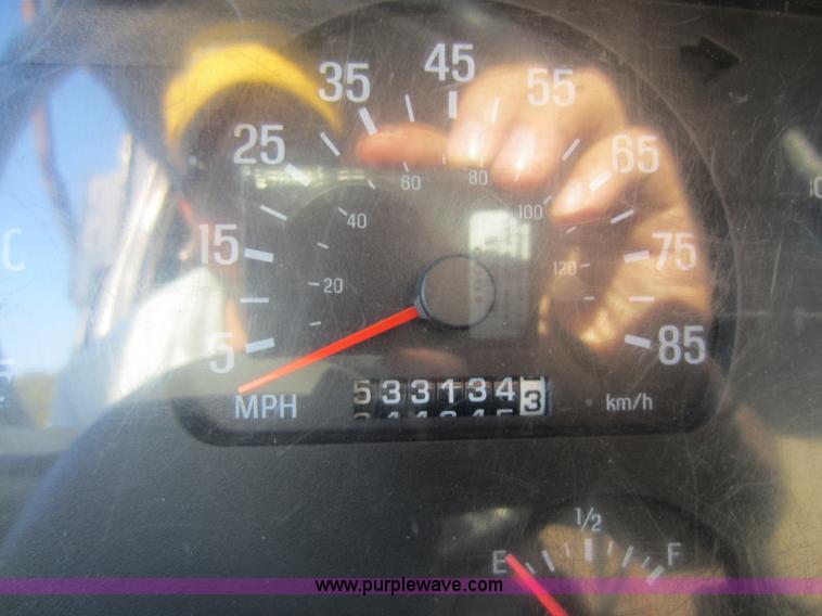 image for item D5675 1999 Ford Sterling LT9513 dump truck