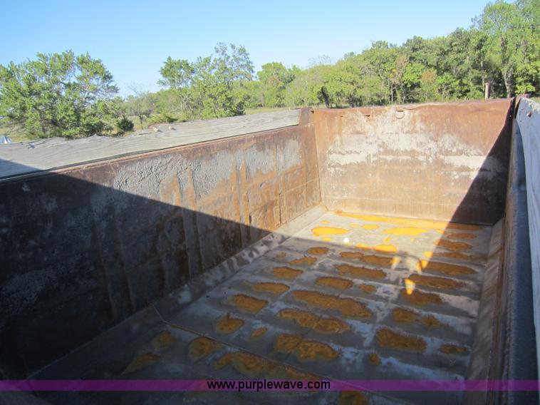 image for item D5675 1999 Ford Sterling LT9513 dump truck