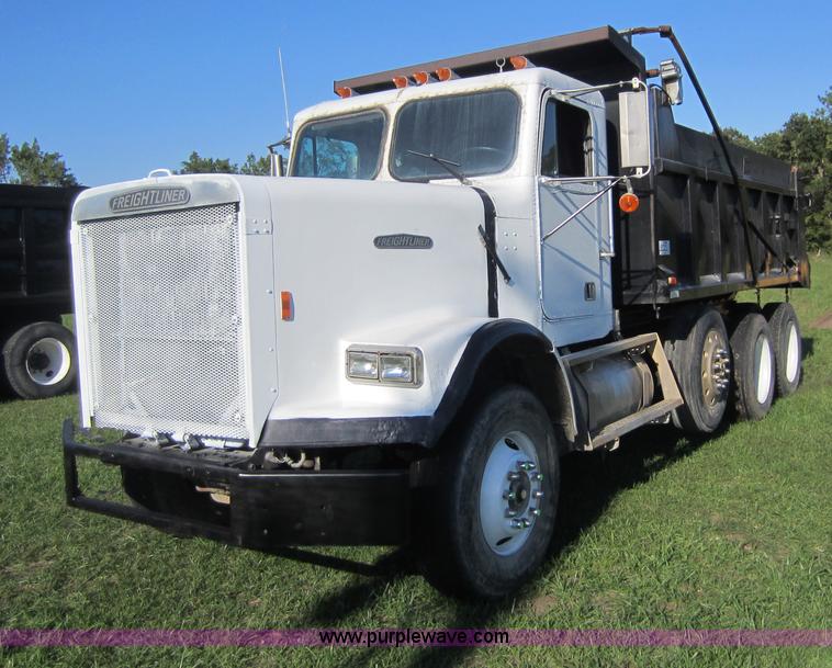 image for item D5676 1988 Freightliner FC60 dump truck