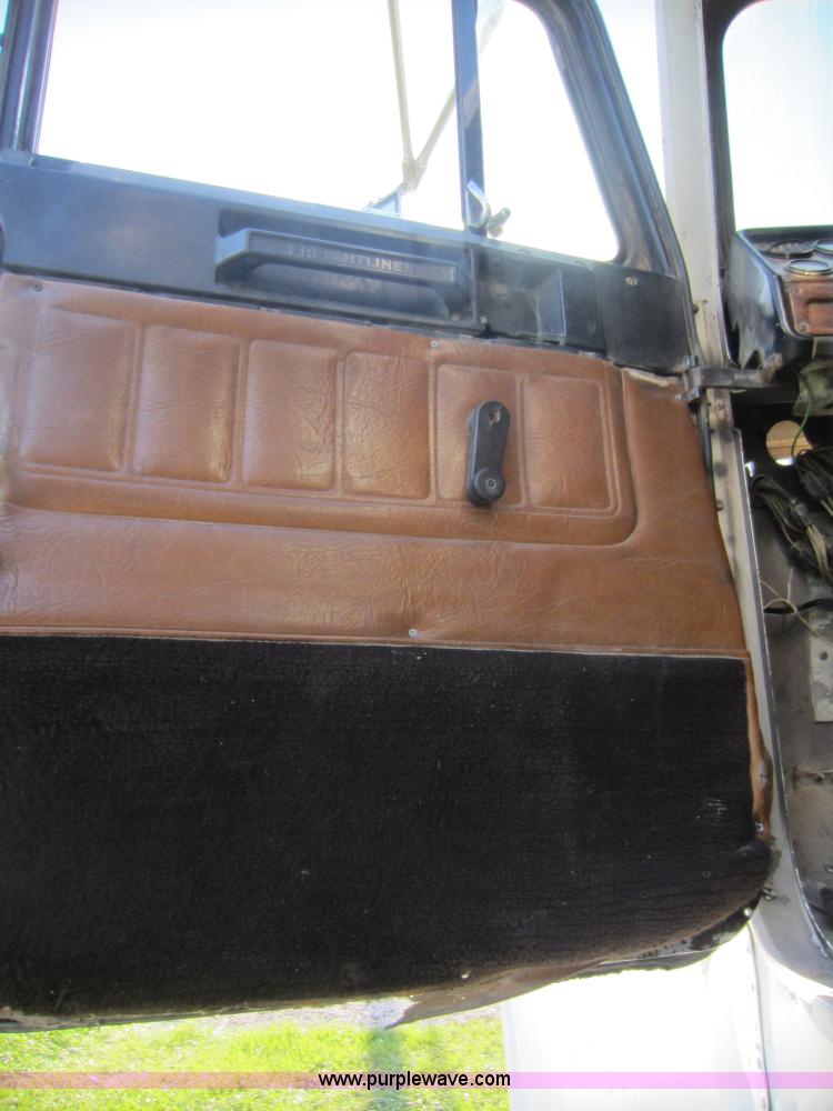 image for item D5676 1988 Freightliner FC60 dump truck