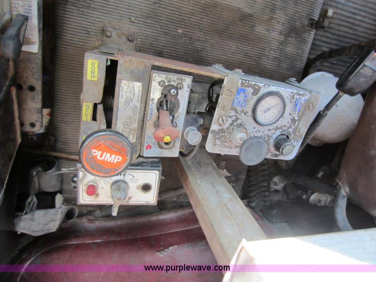 image for item D5676 1988 Freightliner FC60 dump truck