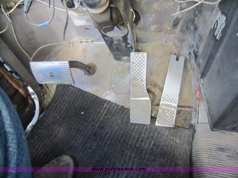 image for item D5676 1988 Freightliner FC60 dump truck