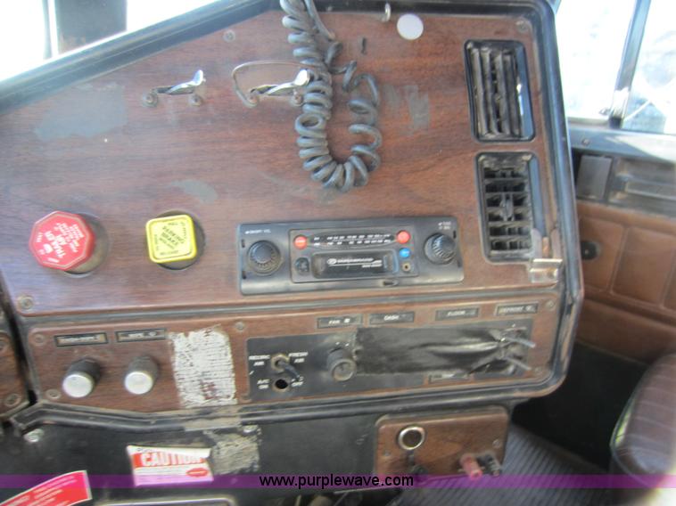 image for item D5676 1988 Freightliner FC60 dump truck