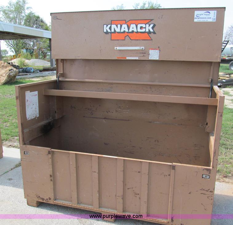 image for item E2203 Knaack Storage Master 91 commercial job site box
