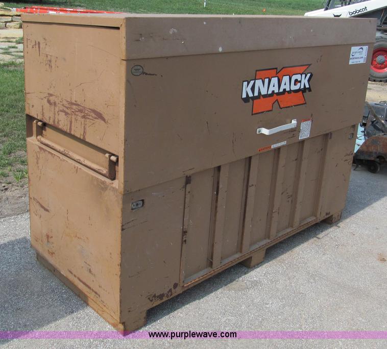 image for item E2203 Knaack Storage Master 91 commercial job site box