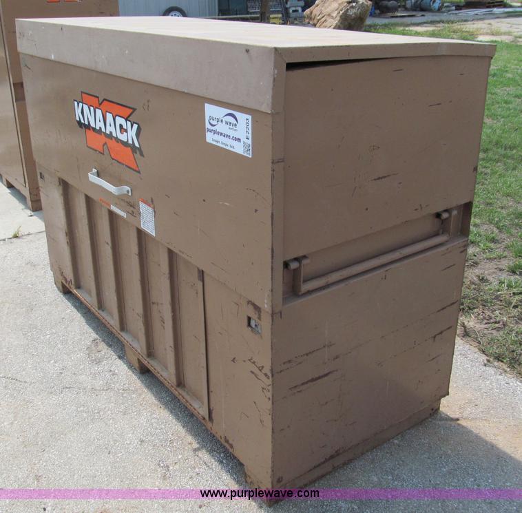image for item E2203 Knaack Storage Master 91 commercial job site box