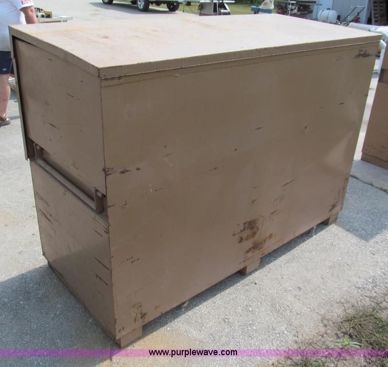 image for item E2203 Knaack Storage Master 91 commercial job site box